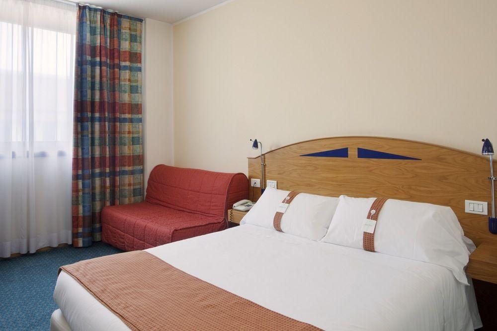 City Hotel & Suites Φολίνιο Εξωτερικό φωτογραφία
