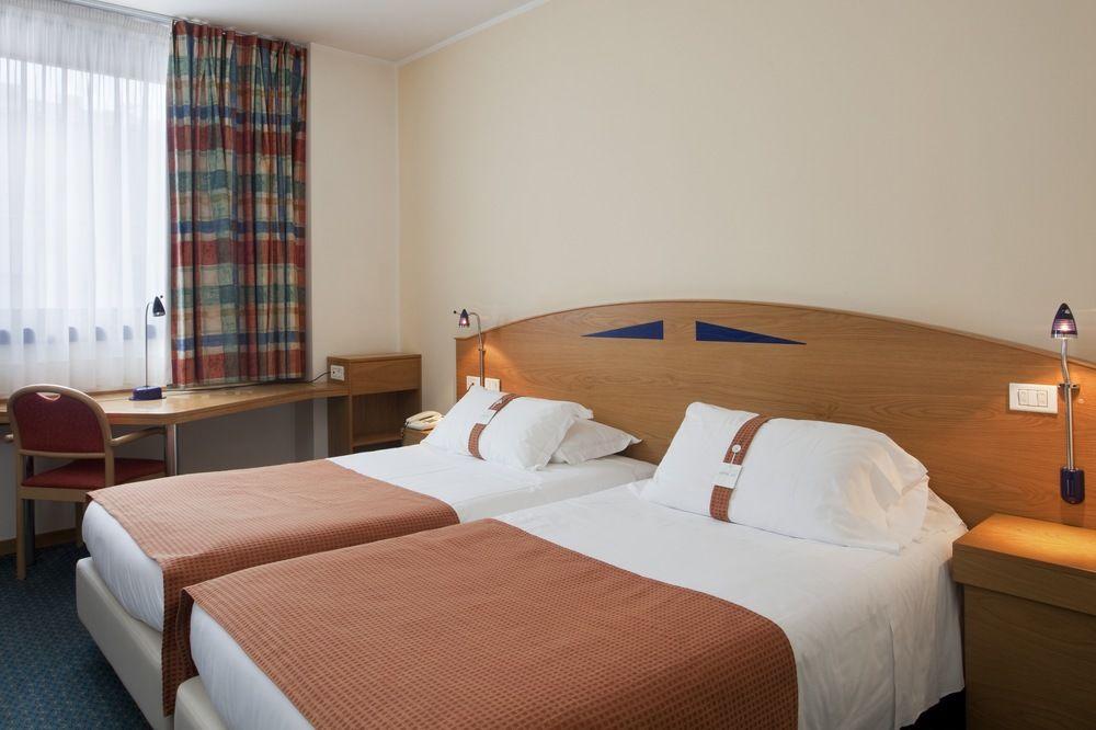 City Hotel & Suites Φολίνιο Εξωτερικό φωτογραφία