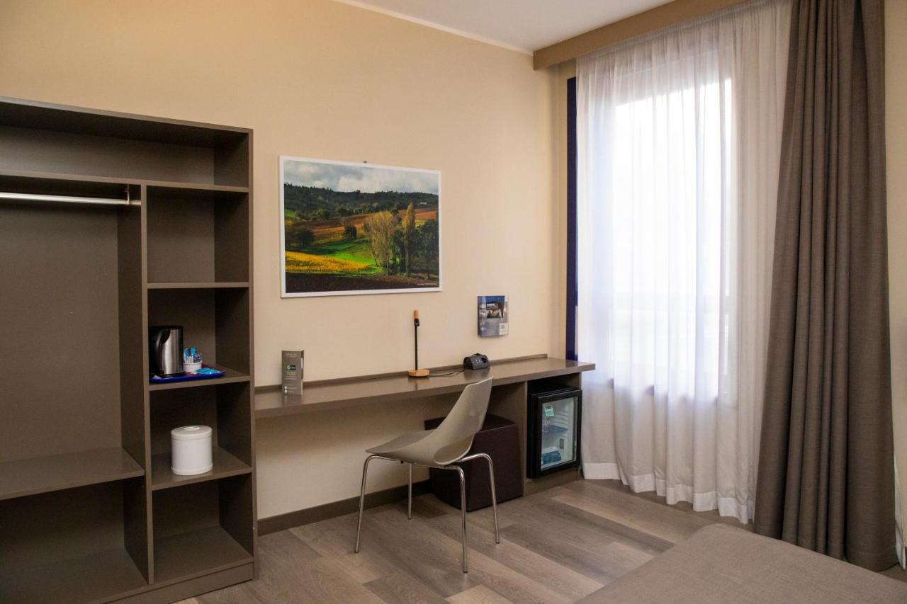 City Hotel & Suites Φολίνιο Εξωτερικό φωτογραφία