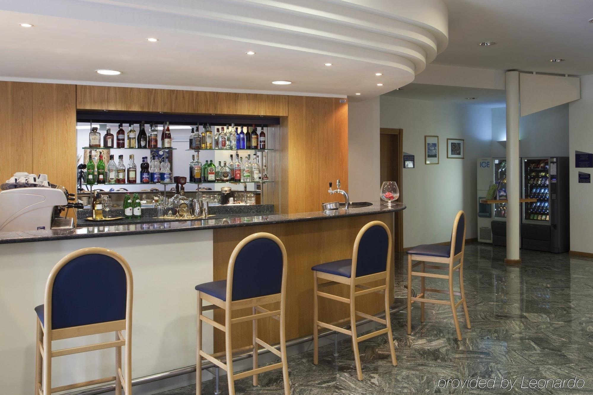 City Hotel & Suites Φολίνιο Εστιατόριο φωτογραφία
