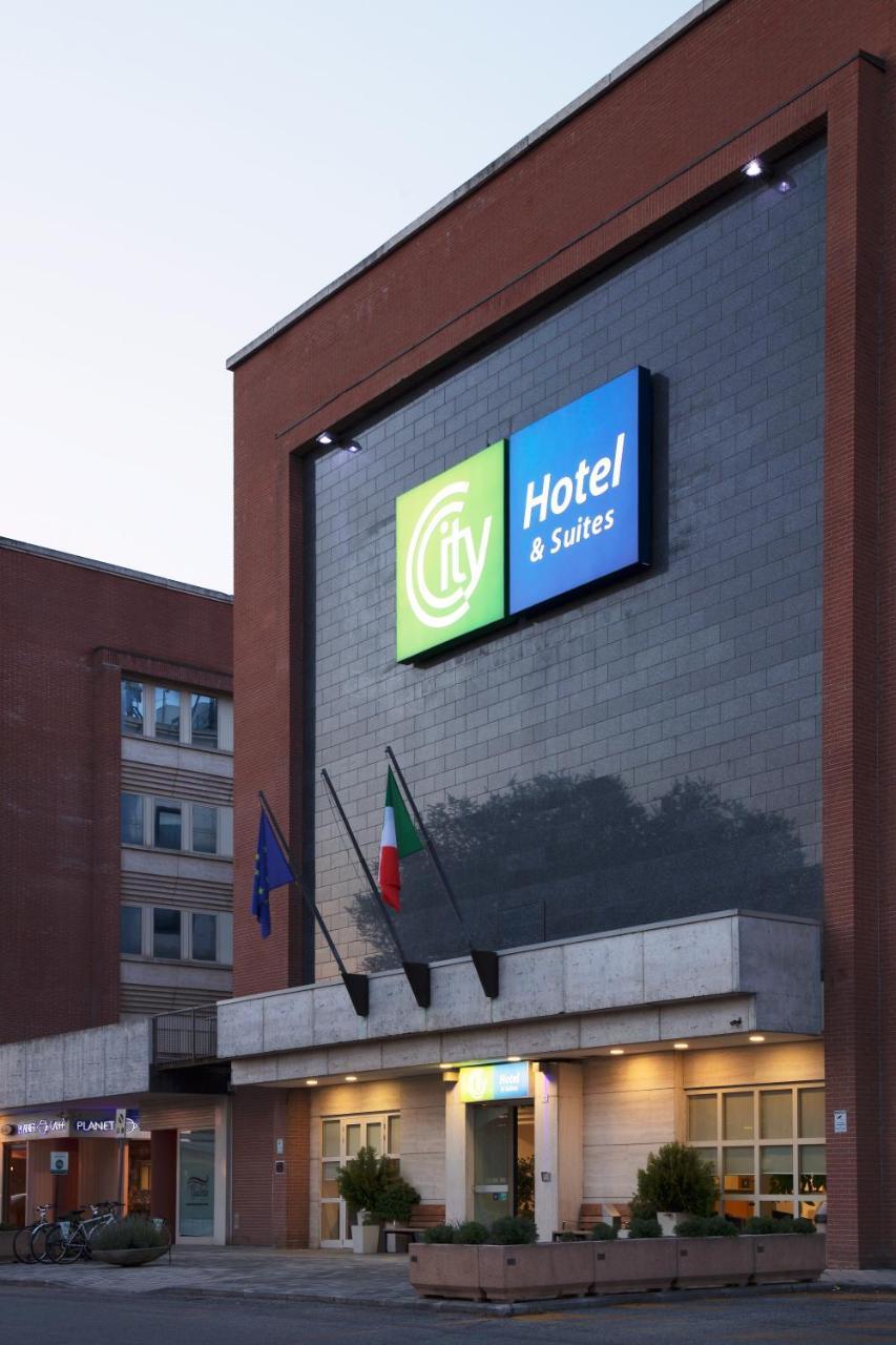 City Hotel & Suites Φολίνιο Εξωτερικό φωτογραφία
