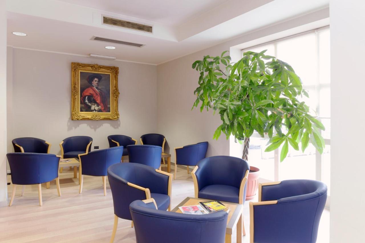 City Hotel & Suites Φολίνιο Εξωτερικό φωτογραφία