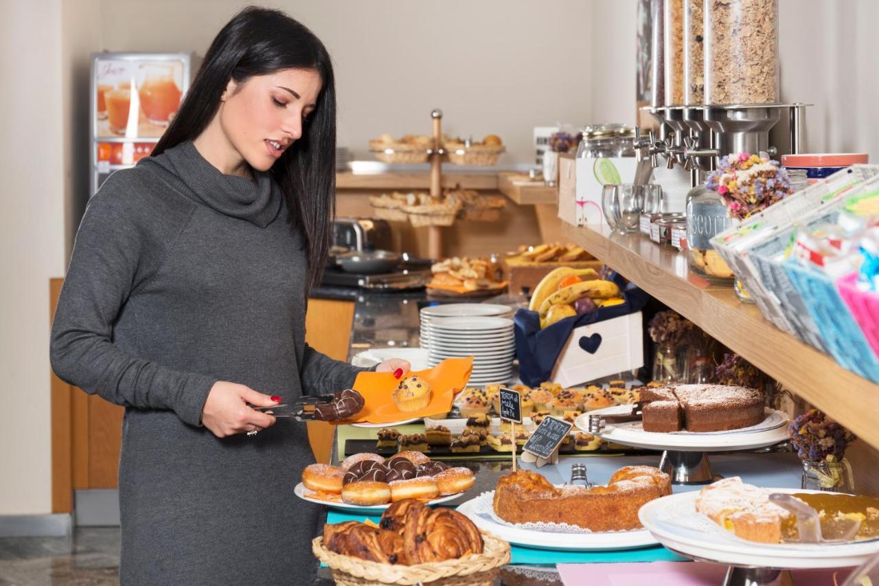 City Hotel & Suites Φολίνιο Εξωτερικό φωτογραφία